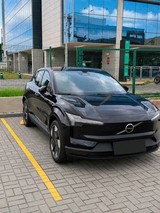 VOLVO EX30 69 KW ELÉTRICO PLUS
